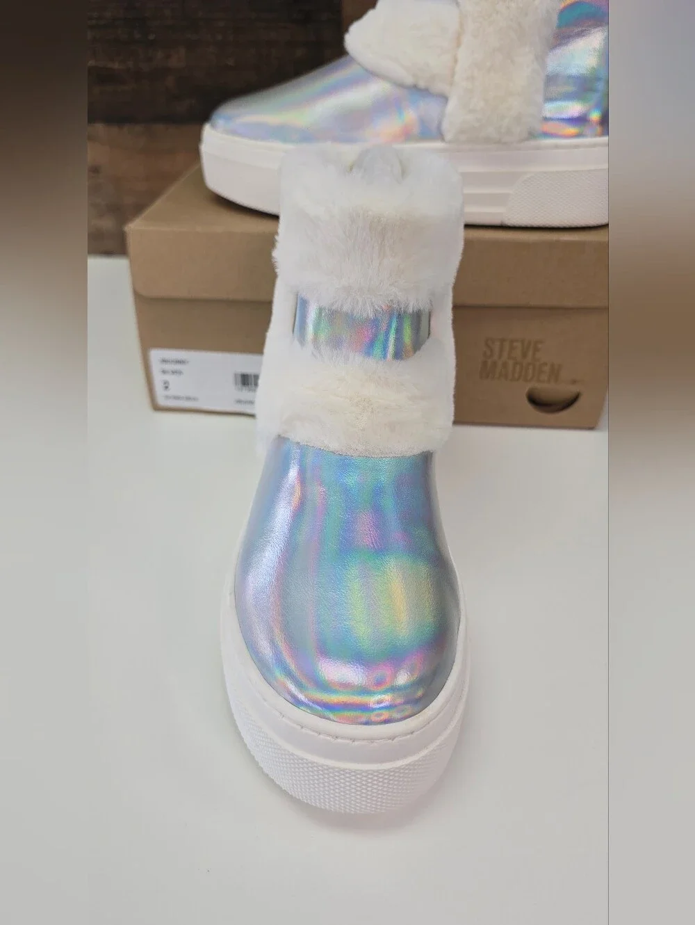 Steve Madden Kids Holographic Silver Faux-Fur Platform Boots Size 2 JBUUNNY
